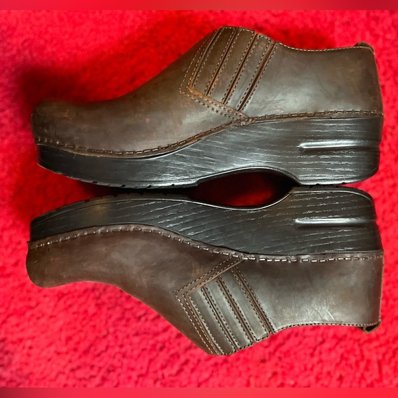 Women’s Dansko clogs - Picture 7 of 9